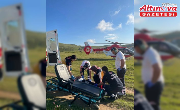 Trabzon'da ambulans helikopter, yaylada ayağı kırılan kişi için havalandı