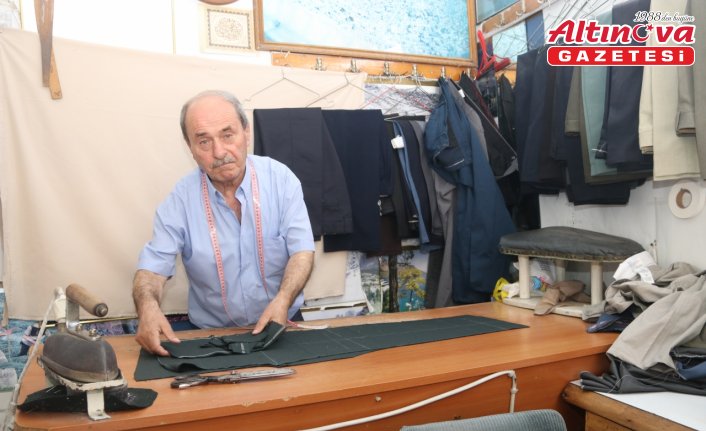 Amasyalı terzi, 55 yıldır elinden iğne, iplik ve makası bırakmıyor