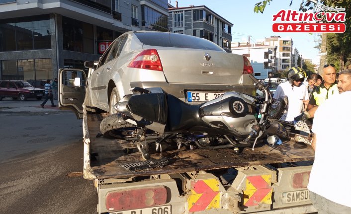 Çarşamba'da otomobil ile motosikletin çarpışması sonucu 1 kişi yaralandı