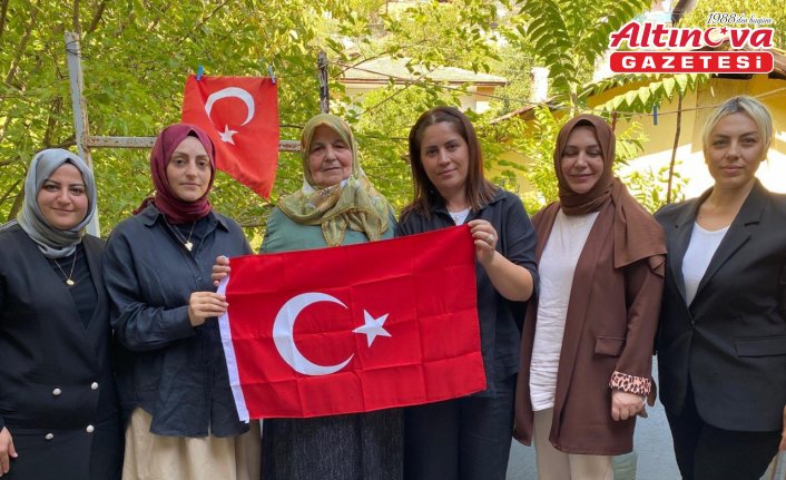 Cumhurbaşkanı Erdoğan'ın "Terörsüz Türkiye" mektubu Karabük'te şehit ailelerine ulaştırılıyor