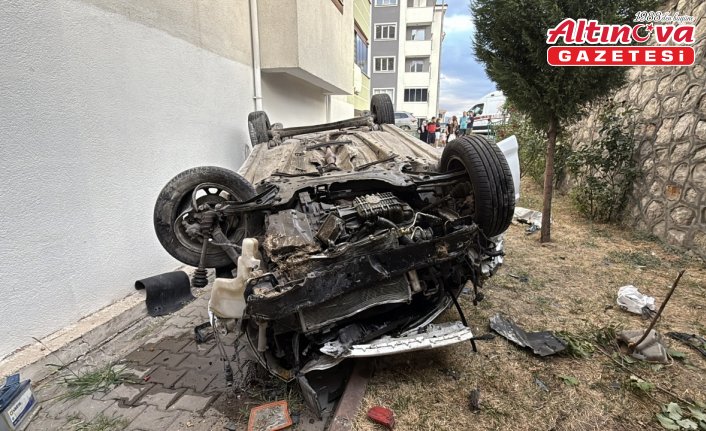 Karabük'te otomobille hafif ticari aracın çarpıştığı kazada 3 kişi yaralandı
