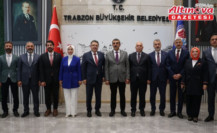 Milli Eğitim Bakanı Tekin Trabzon'da "Ailem" dizisi setini ziyaret etti: