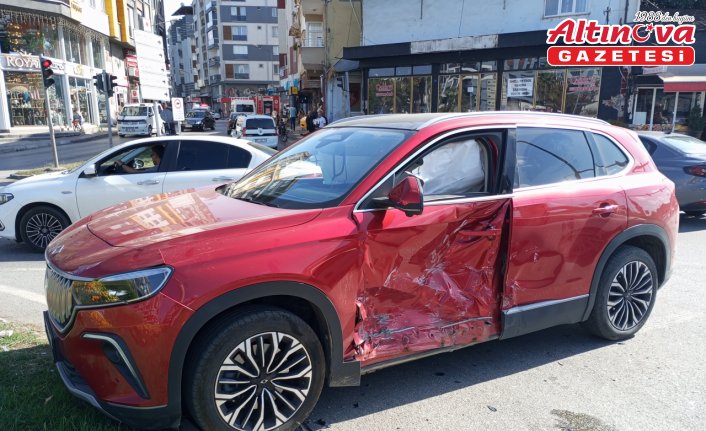 Samsun'da cip ile otomobilin çarpıştığı kazada 4 kişi yaralandı