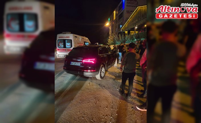 Türkeli'de motosiklet ile otomobilin çarpıştığı kazada 2 kişi yaralandı.