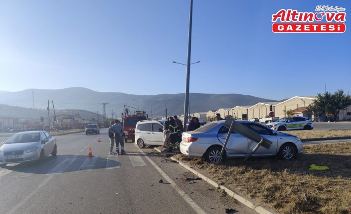 Amasya'da hafif ticari araç ile otomobilin çarpıştığı kazada 1 kişi yaralandı