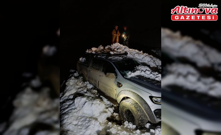 Rize'de çığ nedeniyle mahsur kalan 15 kişi ile 8 küçükbaş hayvan kurtarıldı