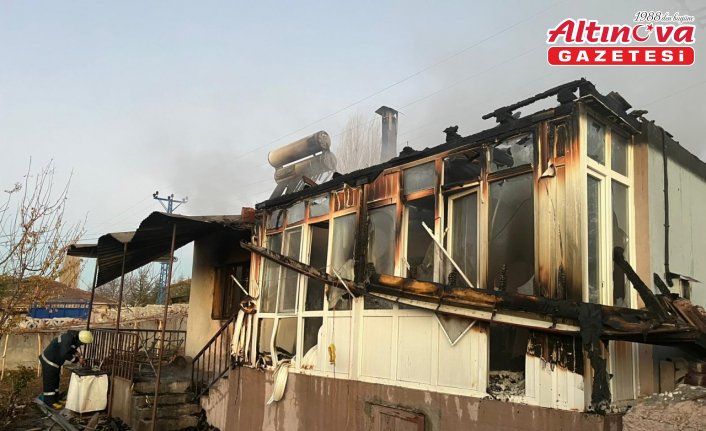 Çorum'da ahşap evde çıkan yangında 1 kişi yaralandı