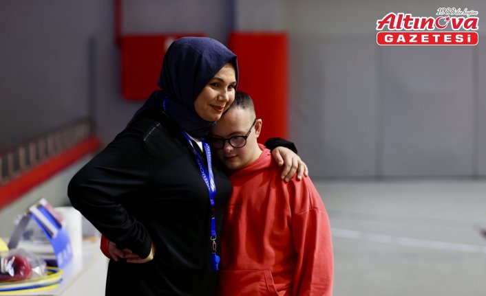 Trabzon'da yaşayan down sendromlu Emre'nin ikinci evi spor salonu oldu