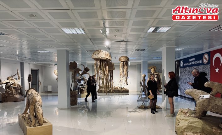 Çankırı'da üniversite öğrencileri atık malzemeleri kullanarak heykel yaptı