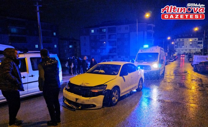 Çorum’da ehliyetsiz sürücünün karıştığı kazada 3 araçta hasar oluştu