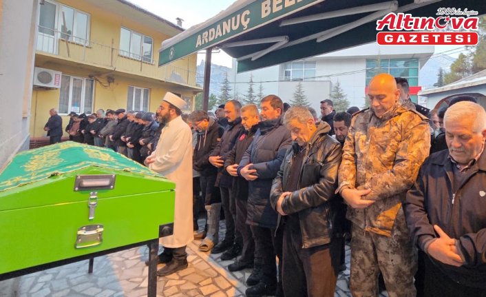 Artvin'de çığda hayatını kaybeden çobanın cenazesi defnedildi