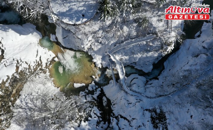 Giresun'daki Mavigöl ile Kuzalan Şelalesi beyaz örtüyle kaplandı