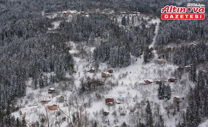 Kastamonu'da dağ köylerinde tarih kokan ahşap evler karla kaplandı
