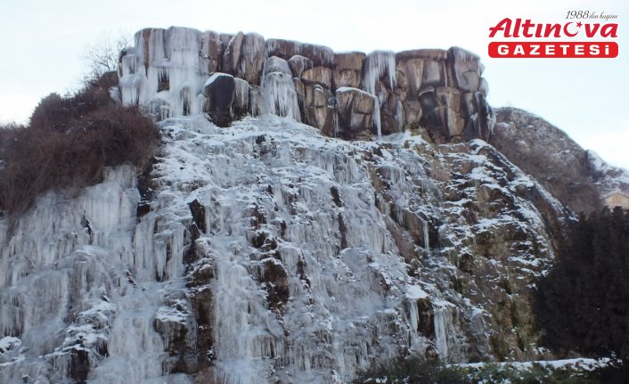Tokat'ta yapay şelale buz tuttu