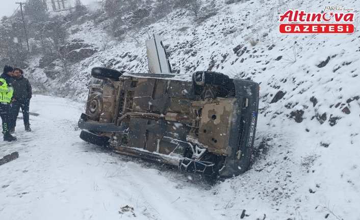 Tokat'ta devrilen otomobildeki 4 kişi yaralandı