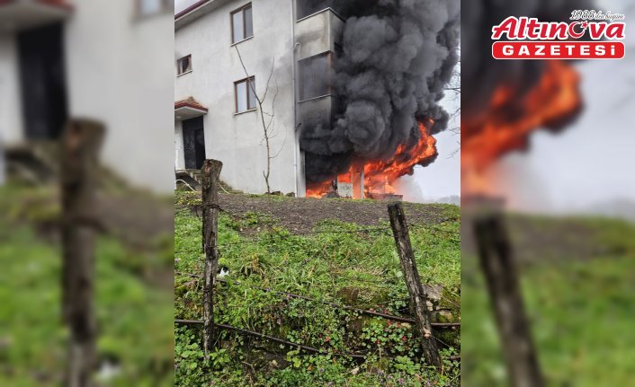 Düzce'de 3 katlı binanın garajında çıkan yangın söndürüldü