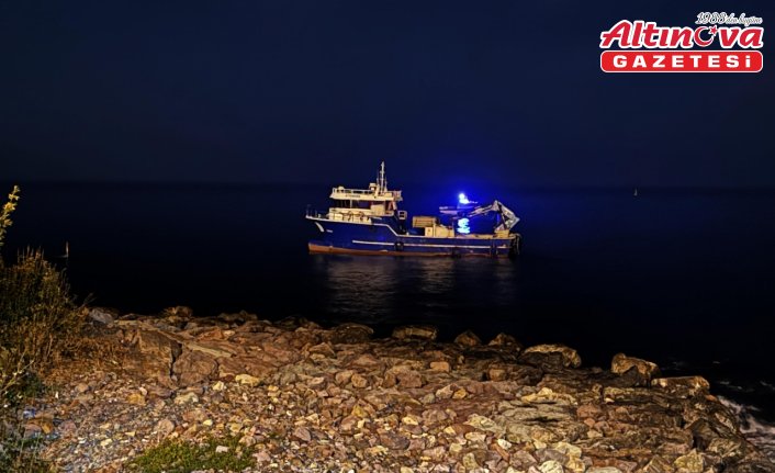 Rize'de balıkçı teknesi karaya oturdu