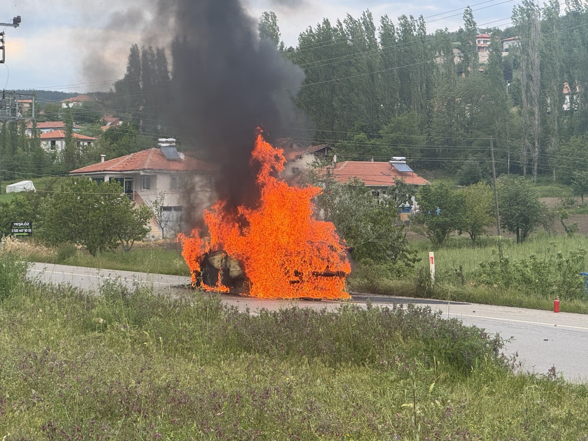 Amasya'da iki otomobilin çarpıştığı kazada 2 kişi öldü, 2 kişi yaralandı