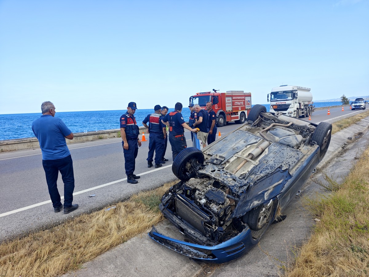 Yakakent'te takla atan otomobildeki 3 kişi hafif yaralandı