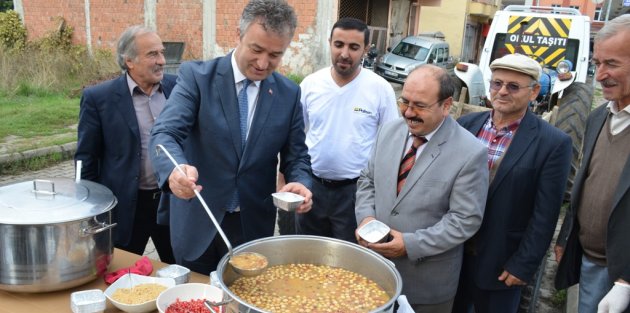 19 Mayıs İlçesinde Aşure Dağıtıldı