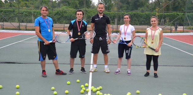 19 Mayıs’ın Gençleri Kortları Sevdi