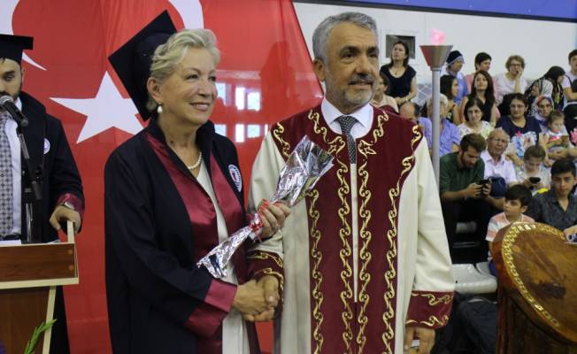 67 yaşında doktor oldu