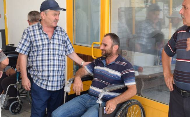Akçakoca'da, tekerlekli sandalye dağıtımı yapıldı