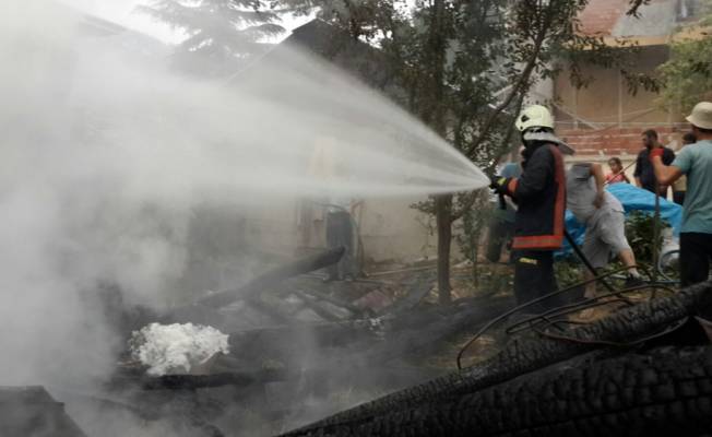 Ateşle bahçe temizliği yangına neden oldu