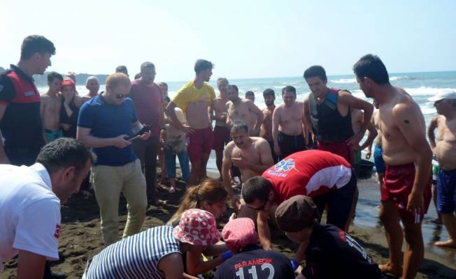 Boğulmak üzere olan çocuğu kurtarmak isterken hayatını kaybetti