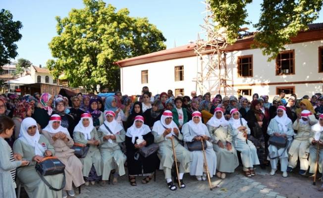 Boyabat'ta hacı adayları uğurlandı
