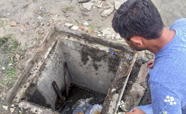 Düzce'de foseptik çukuruna düşen köpek kurtarıldı