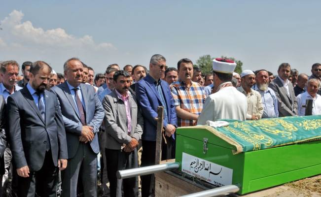 Trafik kazasında ölen genç gazeteci son yolculuğuna uğurlandı