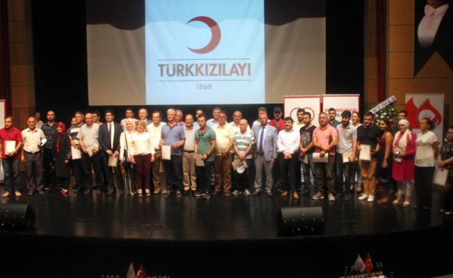 Türk Kızılayı'ndan bağışçılara madalya