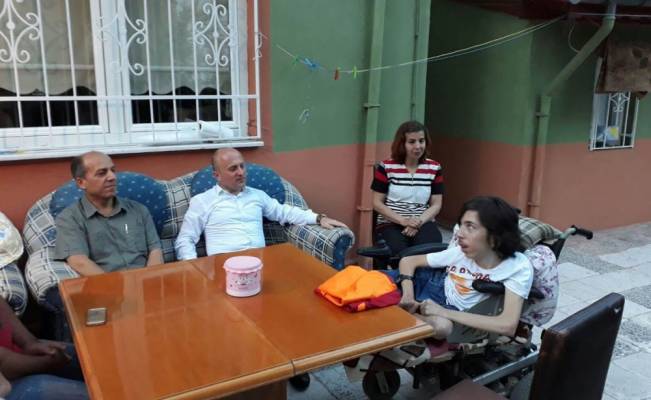 Amasya Valisi Varol'dan engelli gence doğum günü sürprizi