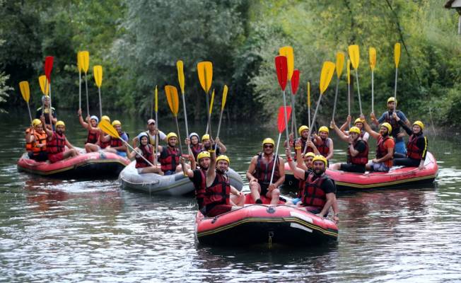 Yağmur raftingcilerin yüzünü güldürdü