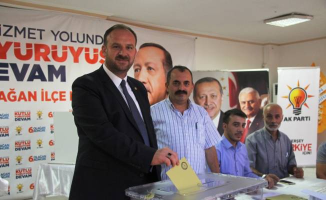 AK Parti Taşova'da, Sobacı yeniden başkan seçildi