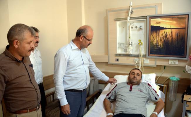 Evine mahkeme celbi getiren PTT görevlisini bıçakladı