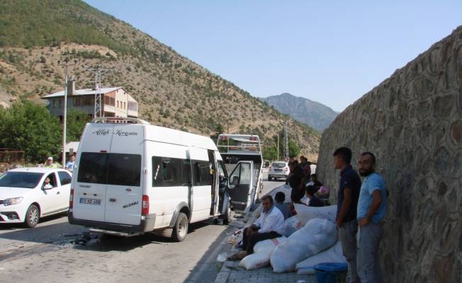 Gümüşhane'de minibüs ile otomobil çarpıştı: 26 yaralı