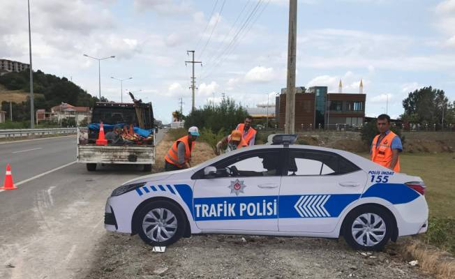 Samsun'da yola maket trafik polis aracı kondu