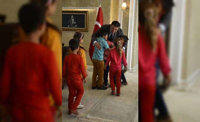 Şehit öğretmenin öğrencilerinden Vali Memiş'e ziyaret