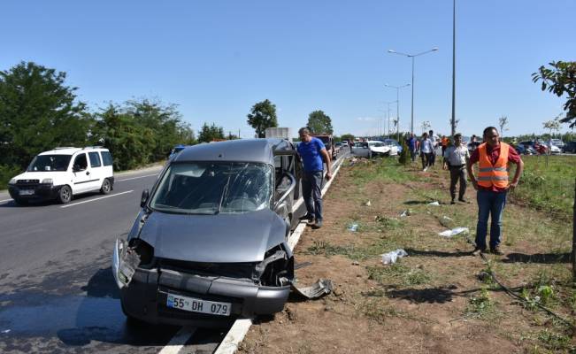 Samsun'da kamyonetle otomobil çarpıştı: 2 ölü, 5 yaralı