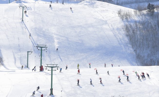 Kop Dağı Kayak Merkezi'nde kayak sezonu açıldı