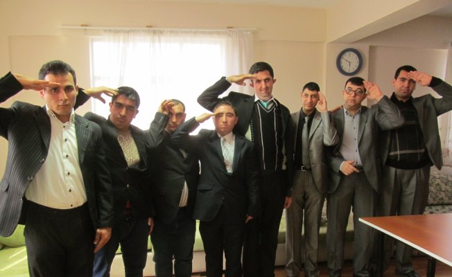 Engelli gençlerden askerlik için dilekçe