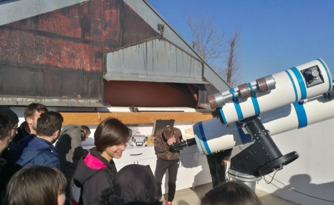 Gözlemevinde gençlere astronomi eğitimi veriliyor