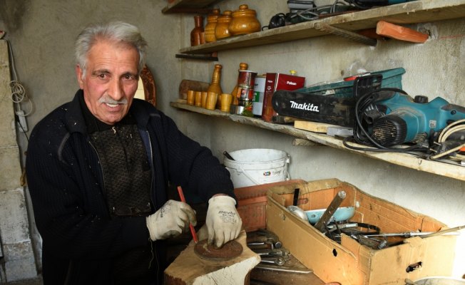 Ömrünü eğitime ve ahşap oymacılığa adadı