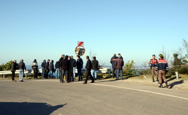 Zonguldak'ta otomobil uçurumdan denize düştü