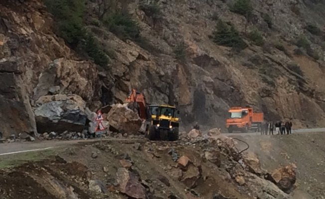 Artvin-Şavşat karayolu ulaşıma kapandı