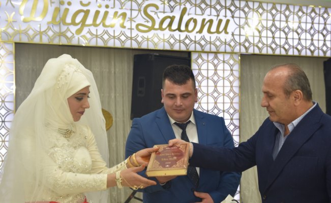 Düğün hayallerini evlendikten 10 yıl sonra gerçekleştirdiler