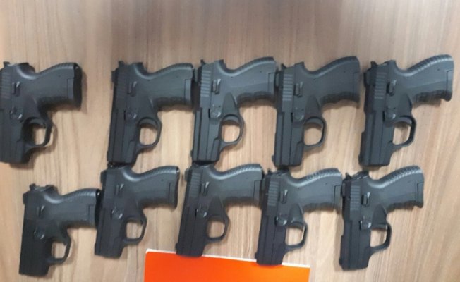 Mısır unu çuvalında 10 ruhsatsız tabanca ele geçirildi