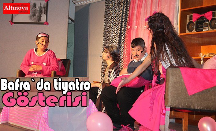 Bafra`da öğrencilerden tiyatro gösterisi